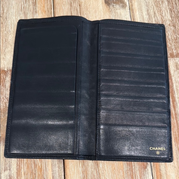 CHANEL Black Quilted Leather Wallet - Picture 2 of 5